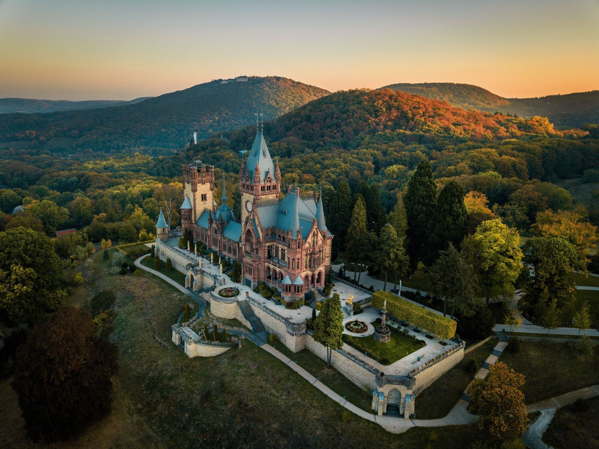 Schloss Drachenburg Vogelperspektive Schloss von der Seite
© Tourismus NRW e.V., CC-BY-SA